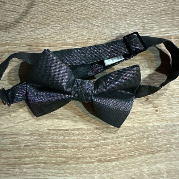 Men's Silver Color Adjustable Pre-Tied Bow Tie - Picture 1 of 3